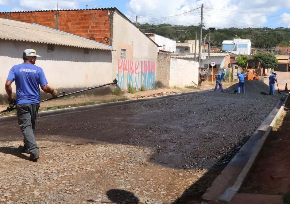 Prefeitura de Bauru pavimenta rua do Jardim Nicéia.